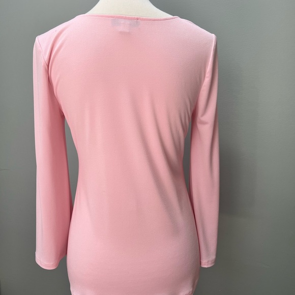 Excellent Condition - Pretty pink knit blouse with gathered detail. - Picture 2 of 3